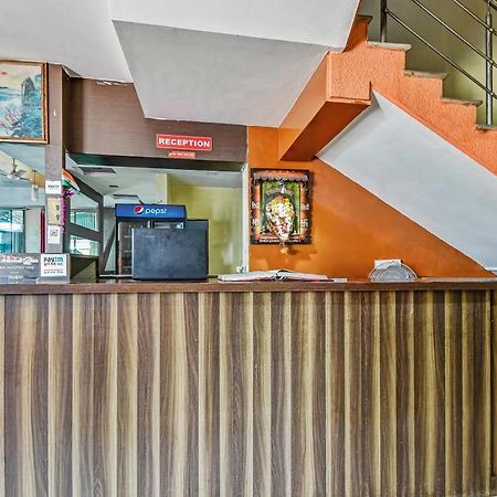 Oyo Hotel Samarth Lodge Солапур Екстериор снимка