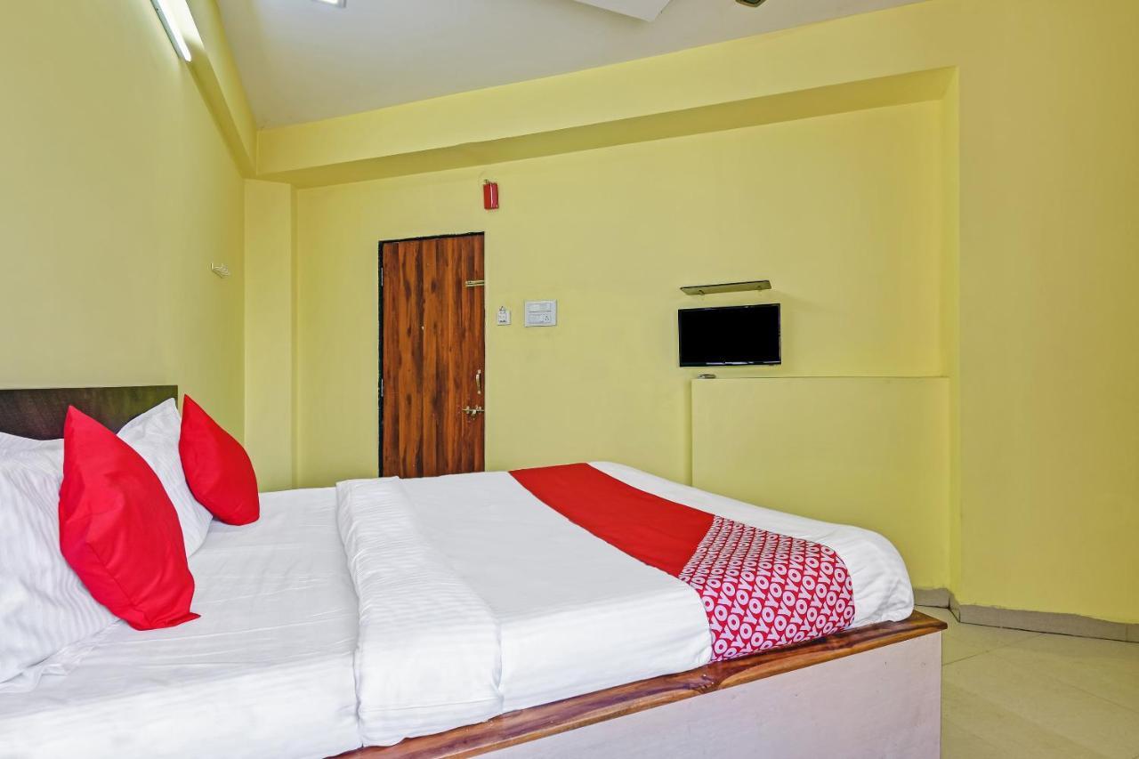 Oyo Hotel Samarth Lodge Солапур Екстериор снимка