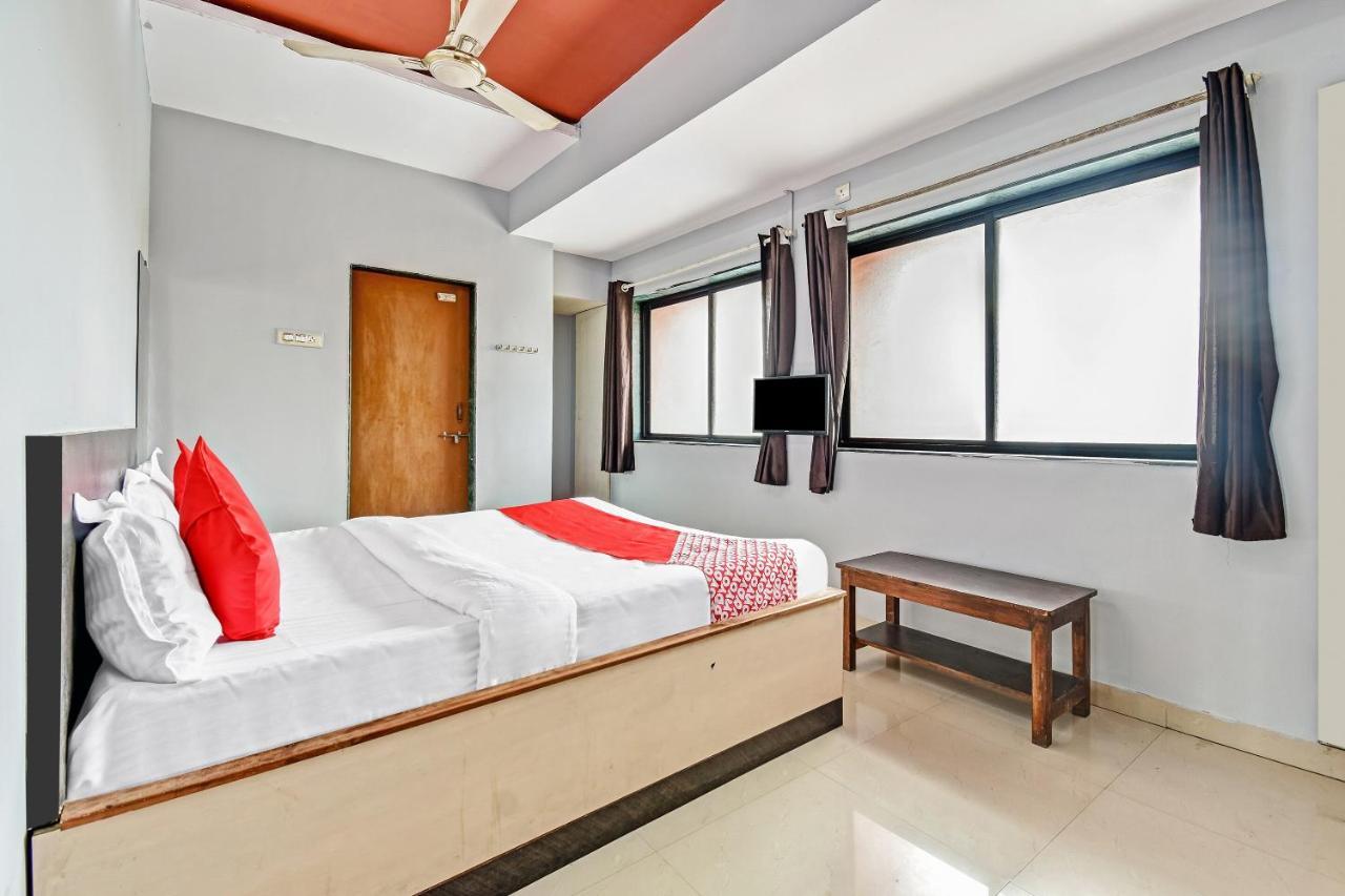 Oyo Hotel Samarth Lodge Солапур Екстериор снимка