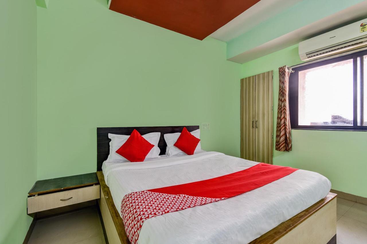 Oyo Hotel Samarth Lodge Солапур Екстериор снимка
