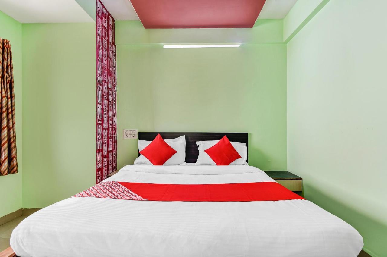 Oyo Hotel Samarth Lodge Солапур Екстериор снимка